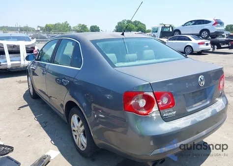 2007 Volkswagen Jetta Wolfsburg Edition z USA, uszkodzony, nr VIN 3VWEF71K27M078149